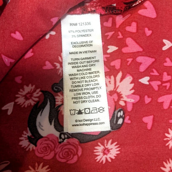 Koi Basics Stink n Cute Skunk Floral Scrub Top - Picture 4 of 7